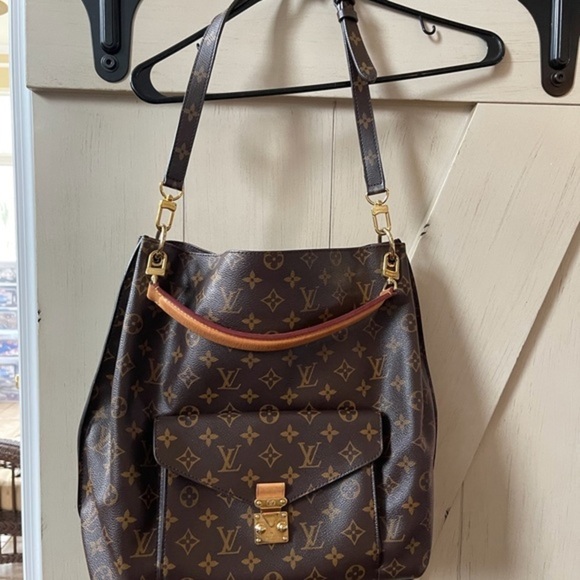 Louis Vuitton Métis Hobo - Picture 5 of 10